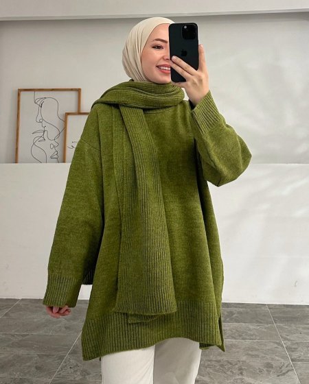 بلوزة صوف مع سكارف